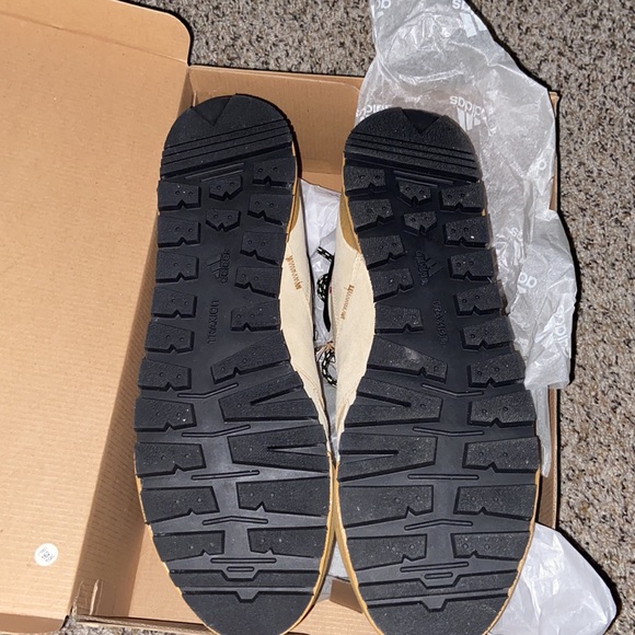 Brand new Adidas Terrex Snowpitch for men. Size 13 - Picture 6 of 9